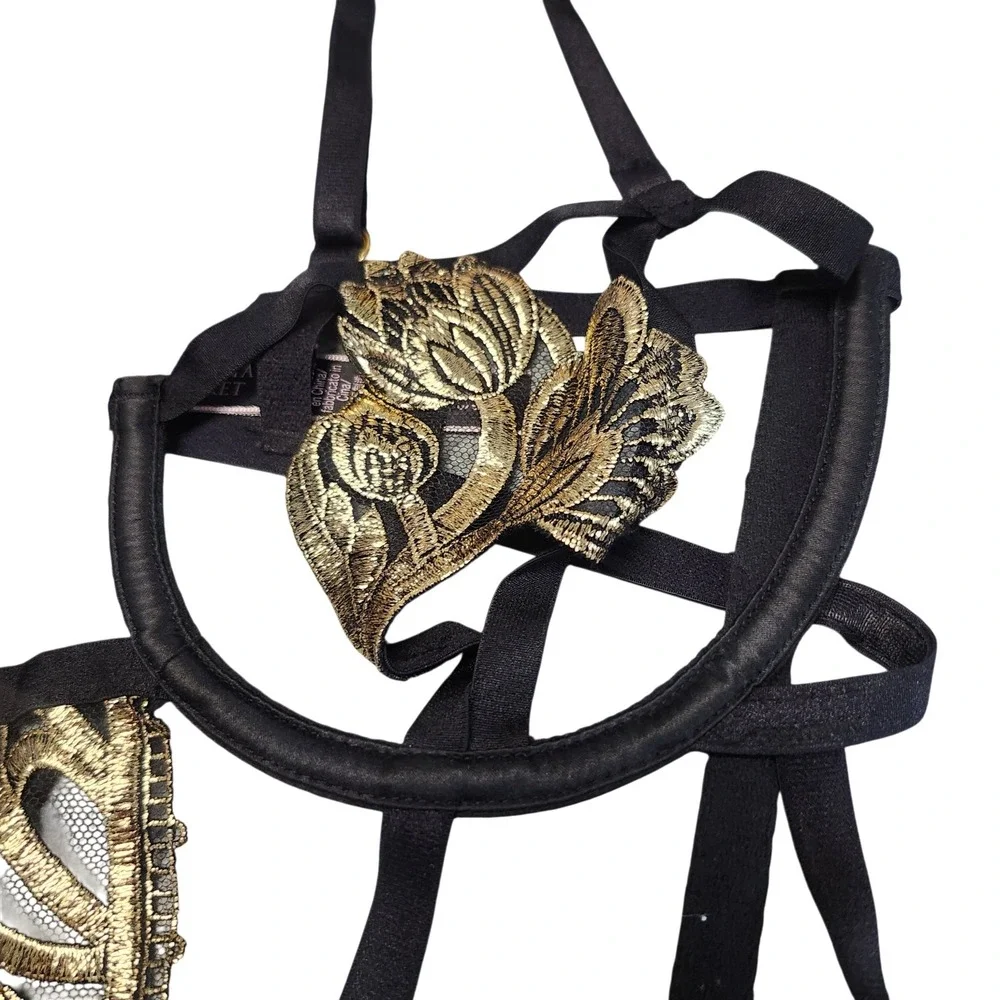 Victoria's Secret Size M Very Sexy Baroque Embroidered Strappy Cutout Teddy